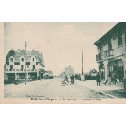 62 MERLIMONT-PLAGE. Magasin articles de Plage " A la Tentation " avec cyclistes