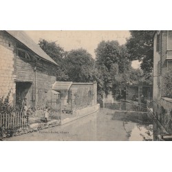 51 FERE-CHAMPENOISE. Vue du Grand Pont avec lavandières au lavoir 1915