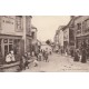 72 LA SUZE SUR SARTHE. Bas de la place 1912 Vitrerie Morin et Quincaillerie Brion