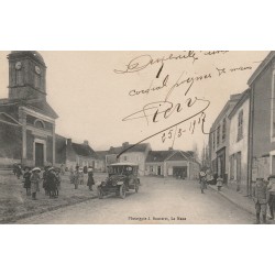 72 SOULIGNE-SOUS-BALLON. Place de l'Eglise voiture ancienne 1917